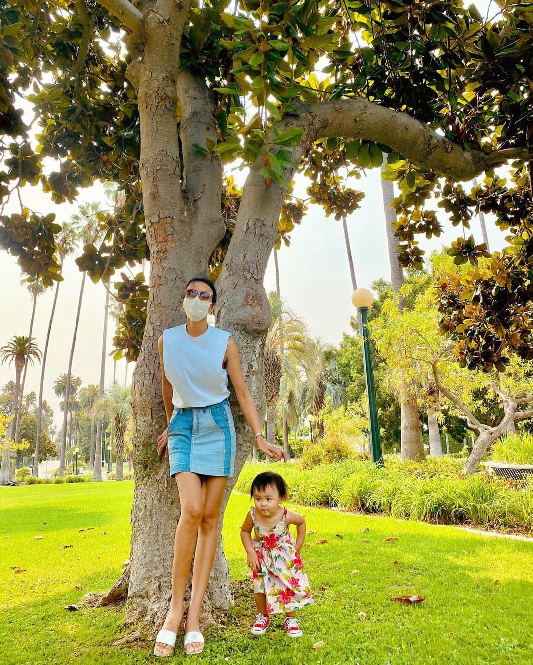 ルピン・ワンのインスタグラム：「🥰🌿🌞👩‍👧」