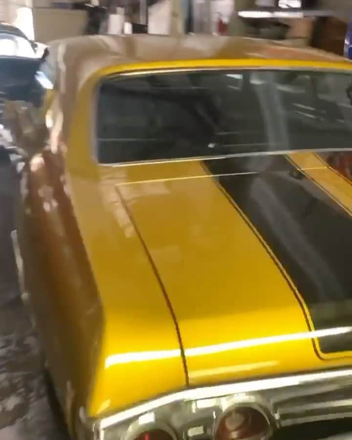 ファンクマスター・フレックスのインスタグラム：「Just enjoying the day off! I still keep that American Detroit Iron! WHATS YOUR FAVORITE MUSCLE CAR?  In video 1969 Camaro z28 (427) 1969 Gtx 440 1965 impala ss 396 1969 Chevelle ss 396 1971 Chevelle ss 502 1970 Chevelle ss 502 1967 Chevelle ss 427 1968 Camaro 396 1955 Cheverolet 350 2020 Dodge Hellcat Redeye   Not in Vid! 1971 Torino 302 1969 Charger R/T 440 1968 C10 427 1970 Chevelle Conv 454 1968 Roadrunner 440 1963 impala ss 327  Thanks to @sixtwelveautoworx , @cmb.collision , @gillininteriors , @joses_kustoms , @crowntowing @groundupss396 , Bobby, Paul! Always keeping me look mean out here!」