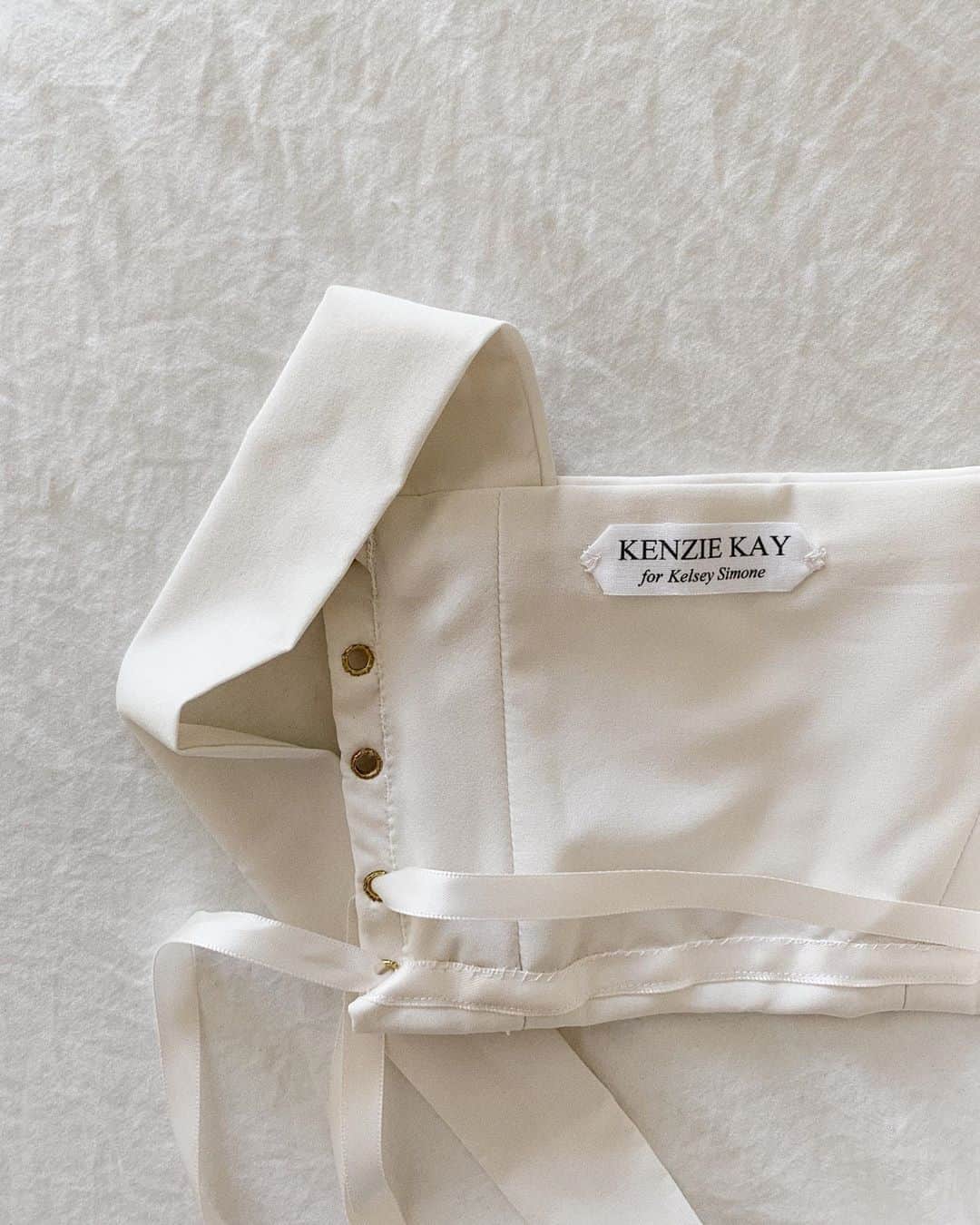 Kelsey Simoneのインスタグラム：「The little details that count! ✨」