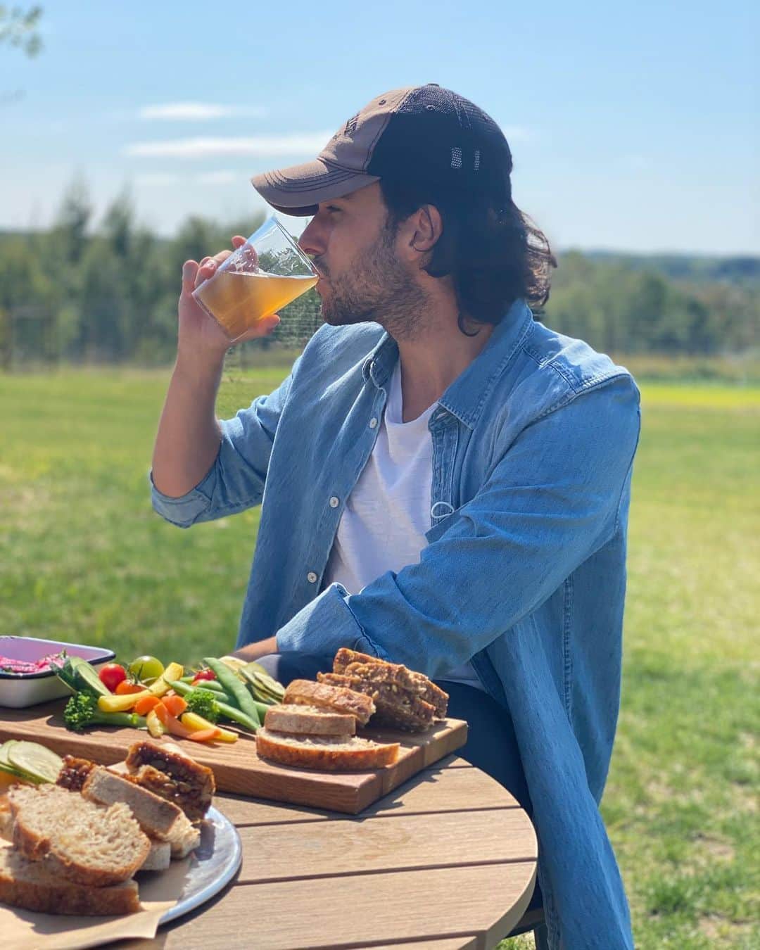 ジャック・ファライーのインスタグラム：「Tastes like the last days of a very weird summer.」