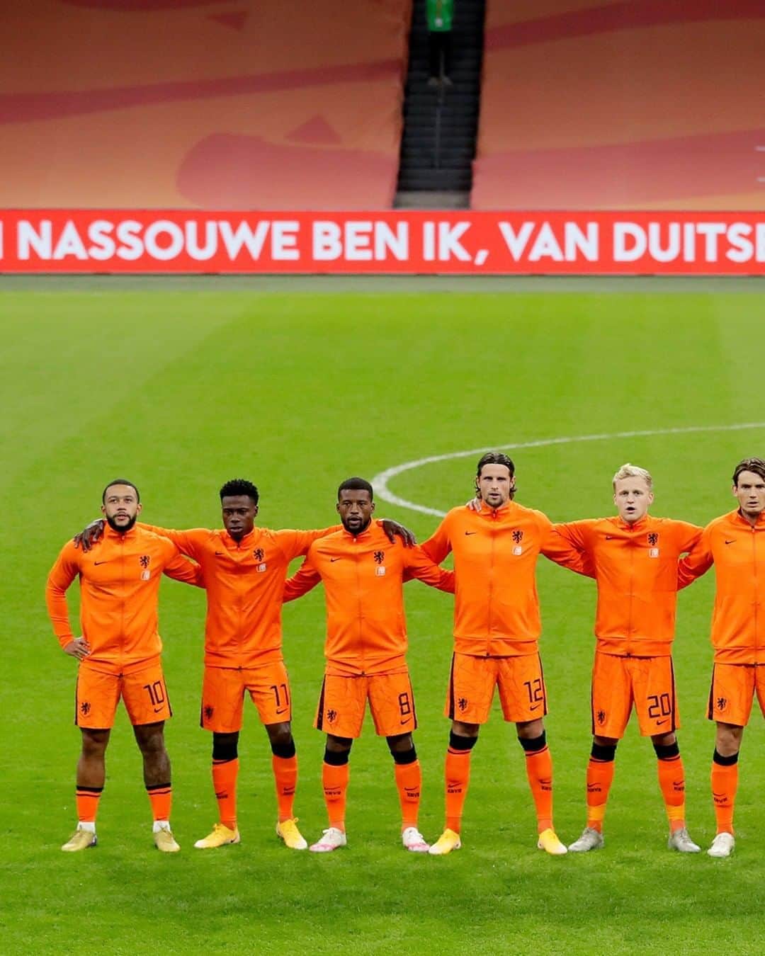 サッカー オランダ代表チームさんのインスタグラム写真 - (サッカー オランダ代表チームInstagram)「Here we go! 🦁 #NEDITA」9月8日 3時51分 - onsoranje