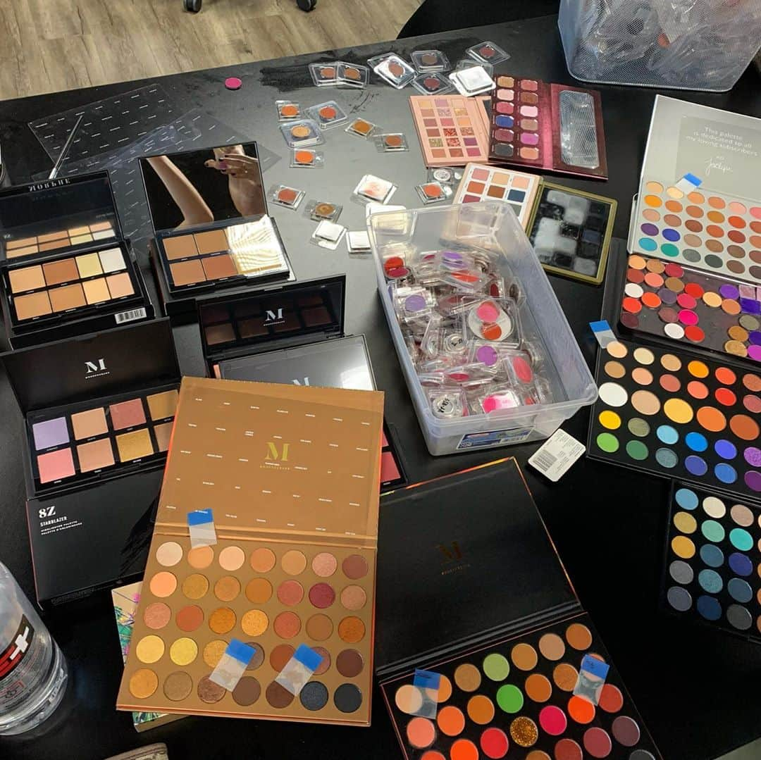 マディー・ジーグラーさんのインスタグラム写真 - (マディー・ジーグラーInstagram)「found some photos from the process of creating my makeup collection. i still don’t think i’ll ever be able to wrap my head around the fact that it’s real !!! thank you all for givin my baby so much loveeee 💗 and i’ll be thanking @morphebrushes till the day i die :)」9月8日 3時53分 - maddieziegler