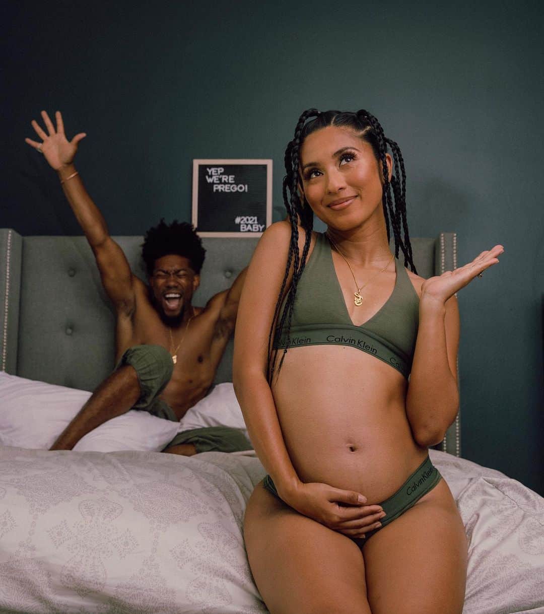 シェネルのインスタグラム：「YUP. For real. Prego we are LOL. @gmadison4 and I would joke and hear about quarantine babies and boom here we are with our own hahahhaha. Feels strange but so wowed by the miracle.  . . . #2021baby #quaranteam #quarantinebaby」