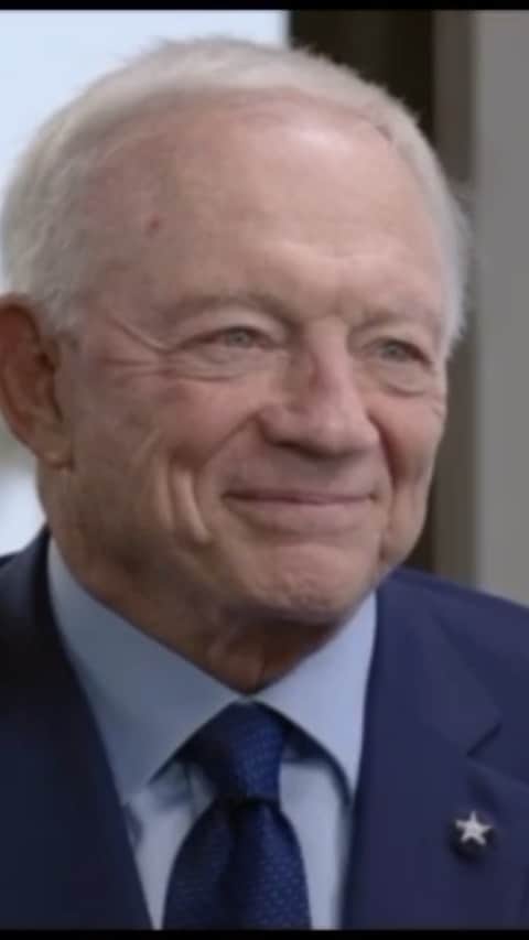 エリン・アンドリューズのインスタグラム：「I sat down with @dallascowboys owner Jerry Jones for the @nflonfox Sunday’s Season Preview Show • @jsantos1111 @route30films @vtrilling @jilliangregory @victoriabeckham @lanajewelry #Cowboys #NFL #kickoff2020」