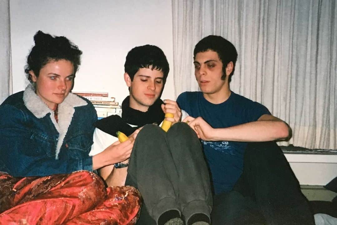 デヴェンドラ・バンハートさんのインスタグラム写真 - (デヴェンドラ・バンハートInstagram)「OLA Series begins this Wednesday! A ticketed livestream series singing songs in the order they were written.   Starting with OLA 1 - playing songs from Oh Me Oh My, Rejoicing In The Hands, and Niño Rojo.   This first set will be streaming from The Mountain …  actually I call it The House  but my sister always called it The Mountain…  it’s where her house used to be, where I first learned about so much of the art that I still love and am inspired by today , where I met my second family a few months after moving to America when I was 12….   The house burnt down 2 years ago ….. so did the house my parents and I lived in a 10 minute walk away…. I wrote so much of the first record walking between those two houses that it was the obvious place to play the first show….   Sept 9 9pm CET/ 9pm JST / 9pm ET   Tickets and series passes and info available at noonchorus.com/devendra-banhart and are good for 48 hours of viewing. See you so soon ❤️❤️」9月8日 4時17分 - devendrabanhart