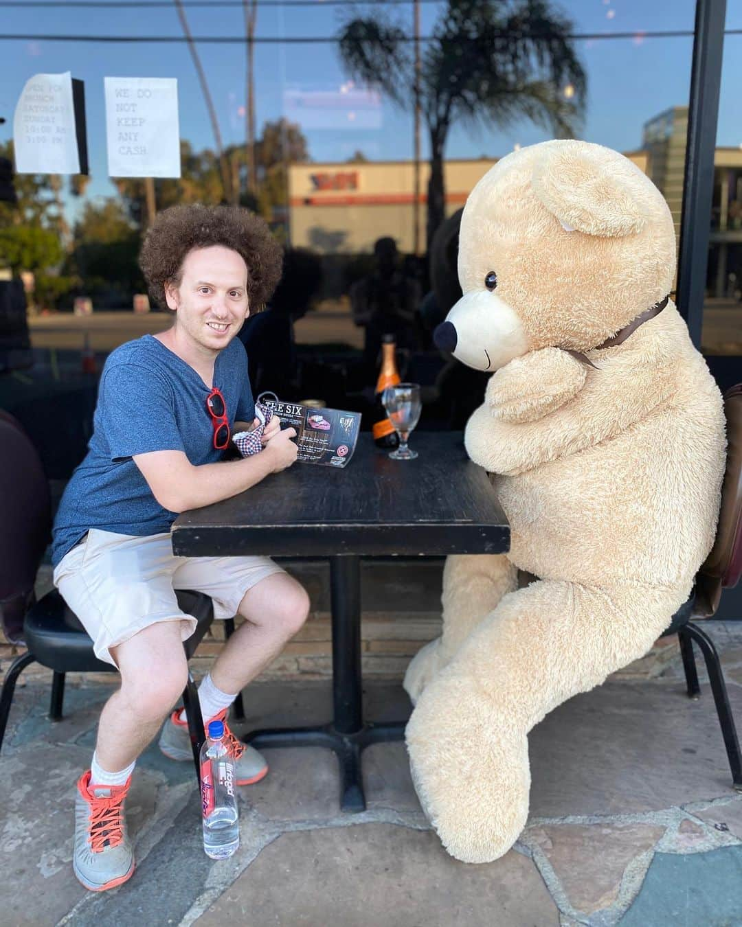 ジョシュ・サスマンのインスタグラム：「“Three things in human life are important,” wrote novelist Henry James in the early 20th century. “The first is to be kind. The second is to be kind. The third is to be kind.” #nationalteddybearday   Be kind to your self and be kind to others. #mondaymotivation #bekind #bear #friendship #love #kindness  📷- @ericmichaelsc」