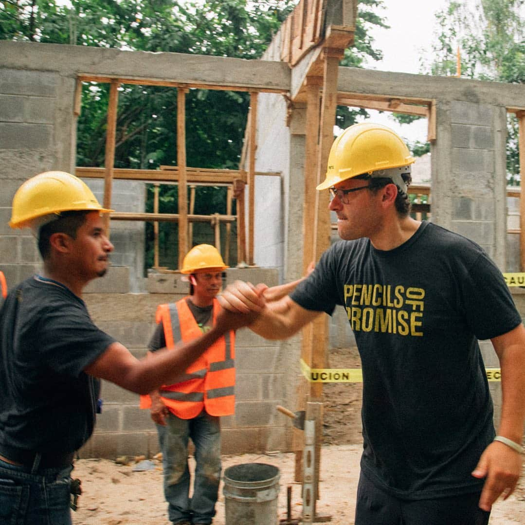 ティモシー・サイクスさんのインスタグラム写真 - (ティモシー・サイクスInstagram)「Happy #laborday as today we celebrate all the workers who have contributed to the strength and prosperity of our country, but I want to take it a step further and thank all the amazing people and charities WORLDWIDE that I’ve been so fortunate enough to be able to work with the past few years. From building 70+ schools/libraries so far (our goal is to still to build 1,000+) with awesome charities like @balichildrensproject @savethechildren @pencilsofpromise @cambodianvillagefund and helping animals in need with @boochaces @vetpaw @cocosanimalwelfare to protecting our environment with @wildhawaii @sustainablecoastlineshawaii @coralgardeners and everyone on the @stockstotrade team, the @karmagawa and @savethereef communities, my own employees & my now thousands of my students in 145 countries around the world, we’re ALL working hard and the key to our inevitable success is TEAMWORK! While 2020 has been a HUGELY challenging year, we must learn from it all and adapt to ensure an even better future FOR EVERYONE, not just in terms of greater wealth & freedom, but a future filled with greater knowledge, understanding, love and respect for ALL living things, humans and animals alike because we’re all in this together and there is no planet B so we really must prioritize helping each other MUCH MORE! #teamwork #ilovemyjob #givingback #jewcrew」9月8日 4時17分 - timothysykes