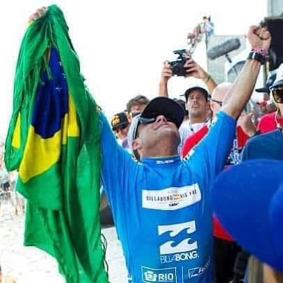 アドリアーノ・デ・ソウザのインスタグラム：「❤️ Viva o Brasil, tenho orgulho de ter nascido aqui, temos tanta qualidades e vamos se segurar nelas😃🤝🇧🇷 #porfavornãofalemdepolitica #diadaindependência」