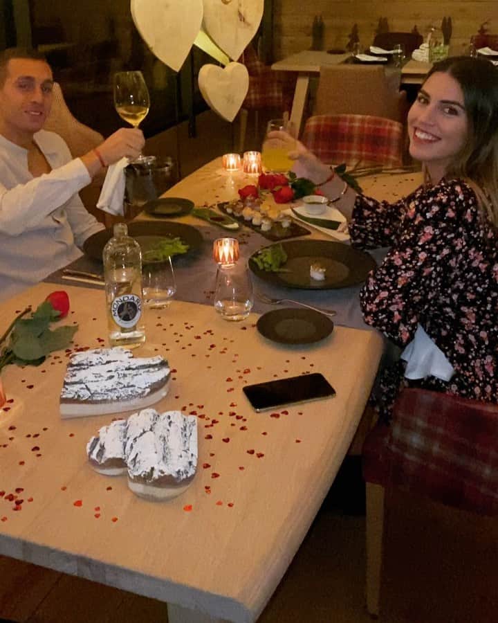 ジェラール・デウロフェウのインスタグラム：「Celebrando nuestro día 7 de Septiembre.. Vivir con felicidad,alegría y mucho amor es lo mejor del mundo.. Estar a tu lado y compartir estos momentos tan especiales, es genial ! 💜」