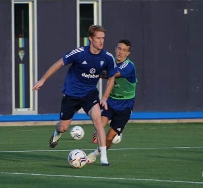 アレハンドロ・フェルナンデス・イグレシアスのインスタグラム：「1 semana para volver a @laliga 💪  #CCF #AF8 #Pretemporada」
