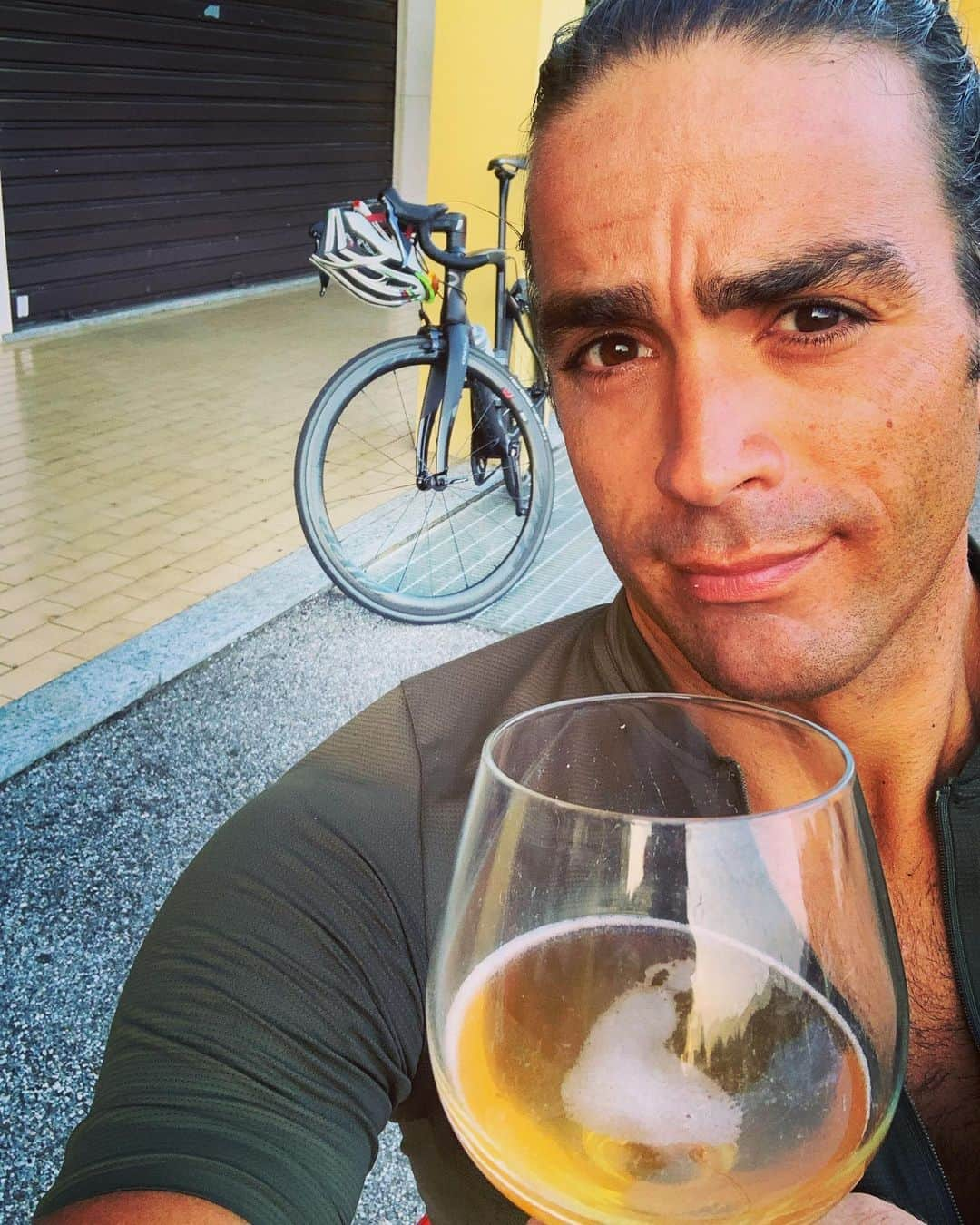 アレッサンドロ・マトリさんのインスタグラム写真 - (アレッサンドロ・マトリInstagram)「........RECHARGE 🔋🍺」9月8日 4時33分 - alessandro_matri_32