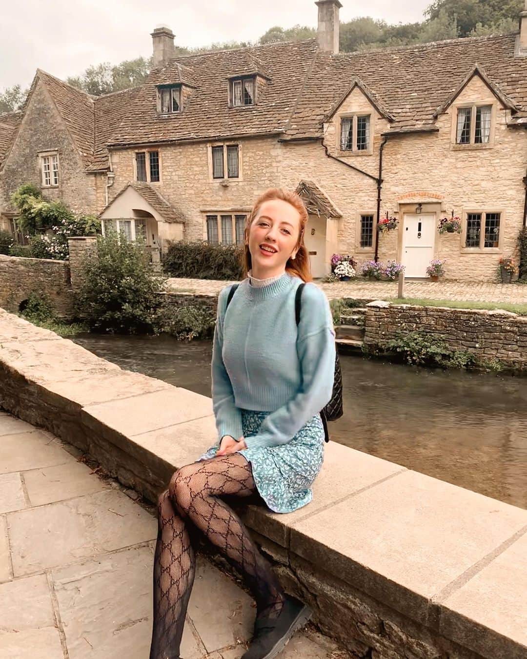 ベッキー・クルーエルのインスタグラム：「also known as the prettiest village in england 👑 castle combe is not too far from bath, and the sweet houses and river is so quaint 🥰 I feel like it’s so rare to see places that aren’t changed any more? Most villages will have some kind of 80s architecture somewhere to be found, but not here!」