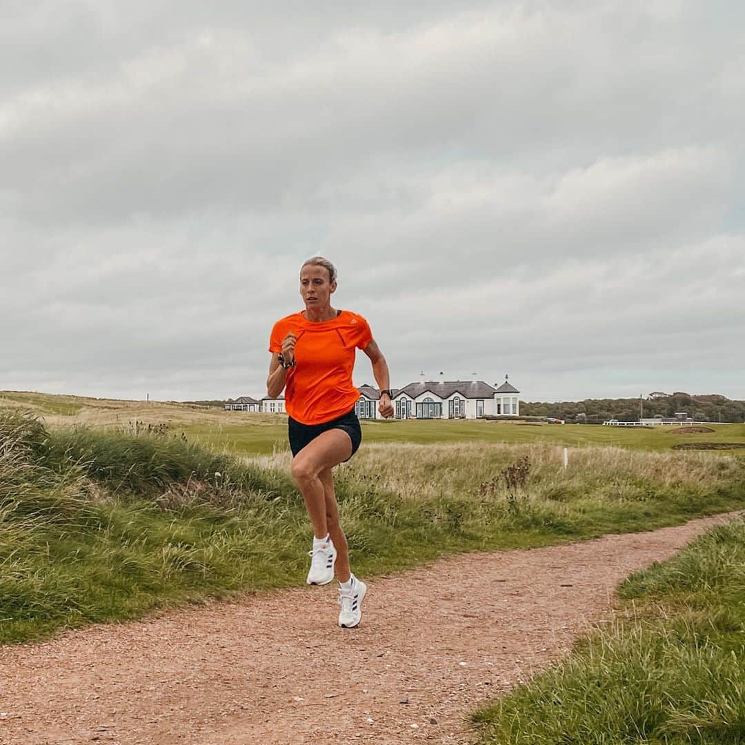 リンジー・シャープのインスタグラム：「Nothing quite like getting fit into the east coast wind 💨」