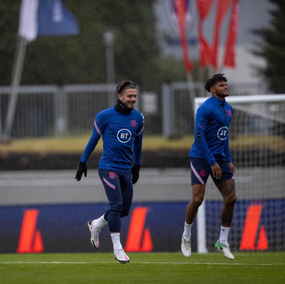 ジャック・グリーリッシュのインスタグラム：「Training 🤩⚽️☔️」