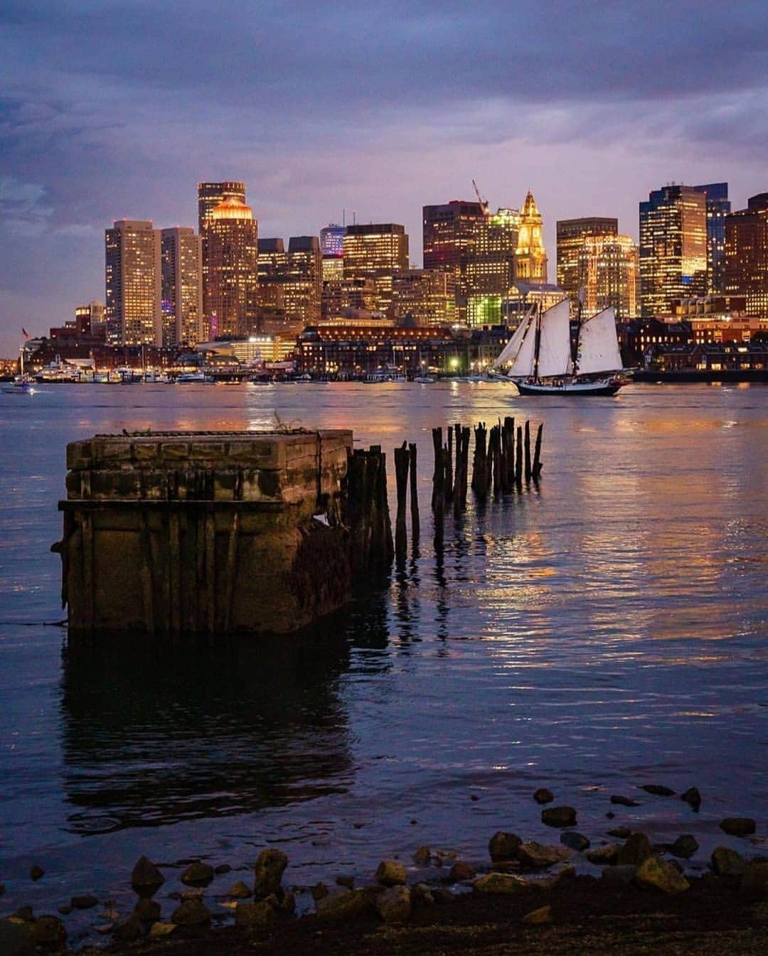 Instagramersさんのインスタグラム写真 - (InstagramersInstagram)「Wonderful views of East Boston waterfront @kevintangy and @igersboston 😍📸🙌❤️ #IgersBoston #igersUSA #igers」9月8日 5時36分 - igers