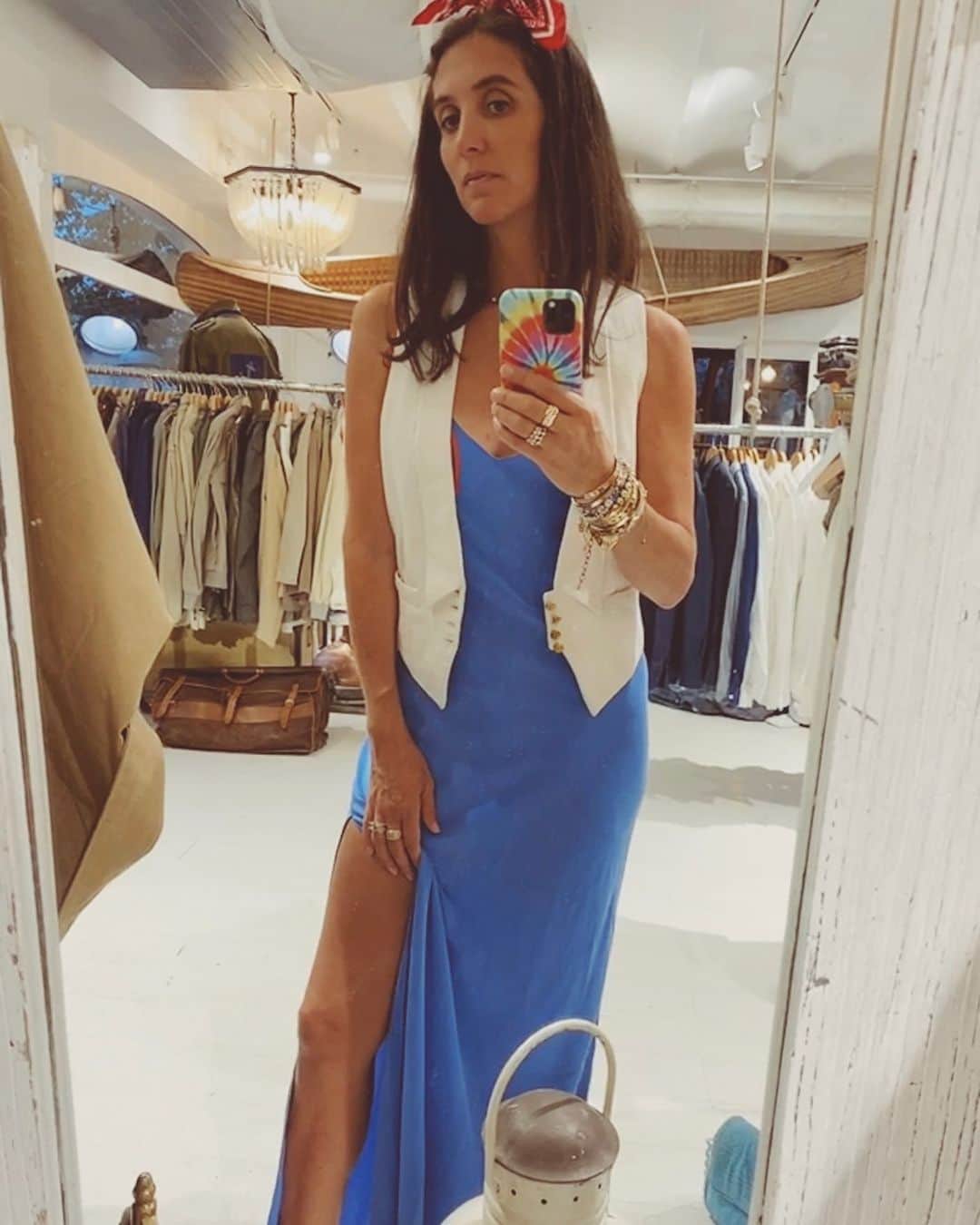 ダニジョーのインスタグラム：「Our favorite way to style the slip a la @jodiesnydermorel - throw a vest on top, pair with a strappy heel and add a silk head scarf 💯」