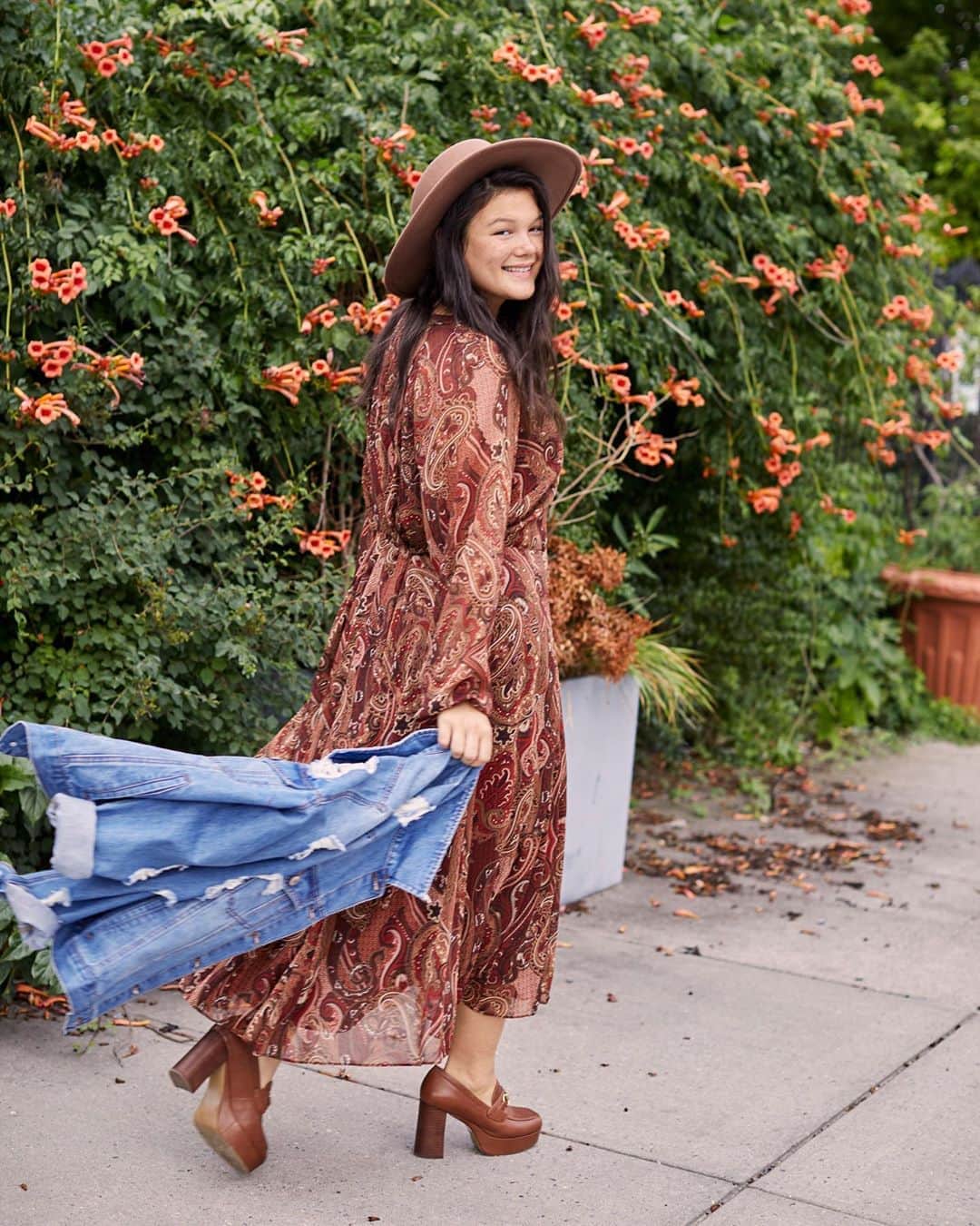 Macy'sさんのインスタグラム写真 - (Macy'sInstagram)「Pretty in paisley. • Fall fashion just dropped. Don’t be afraid to wear what you love anywhere.」9月8日 6時12分 - macys