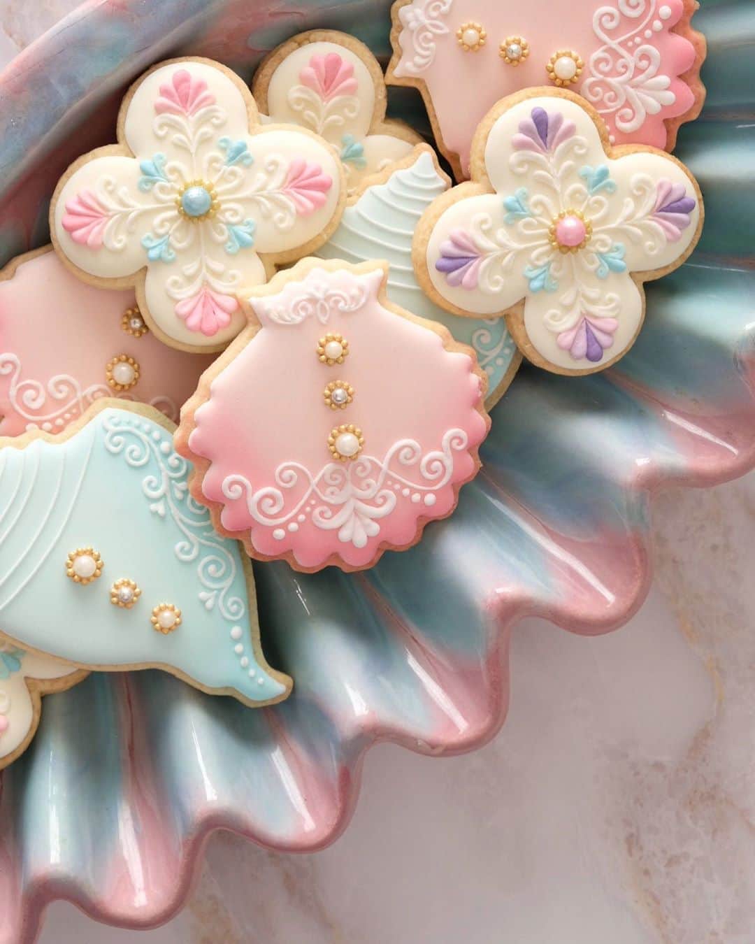 KUNIKAのインスタグラム：「Be a mermaid and make waves 🧜‍♀️﻿ I love to use pearl sprinkles in my cookies.﻿ Seems like a jewelry!💍﻿ ﻿ #artofkunika」