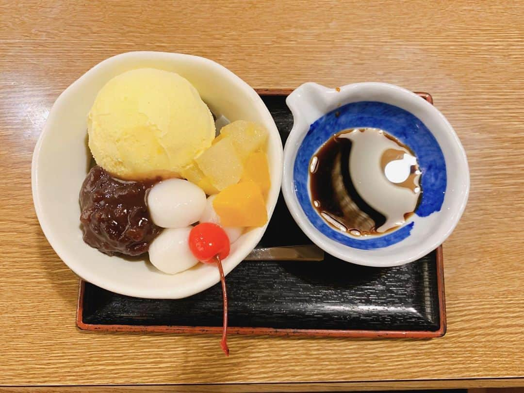 中村愛さんのインスタグラム写真 - (中村愛Instagram)「🍧♡ ・ ・ ・ 昨日食べた #白玉あんみつ ⭐️ これに生クリーム入ってたらもっと最高なんだけど、美味しかったです😍🥰 #抹茶苦手 #バニラに変更  #白玉団子 好き❣️  ｰｰｰｰ と、朝から失礼しました🙏 火曜日もお仕事・学校頑張りましょ😁😆  #中村愛」9月8日 6時34分 - nakamuramura_ai