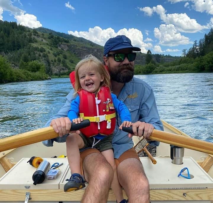 Costa Sunglassesのインスタグラム：「Family float. #LaborDay 📷: @oliverwhitefishing #SeeWhatsOutThere #BornOnTheWater」