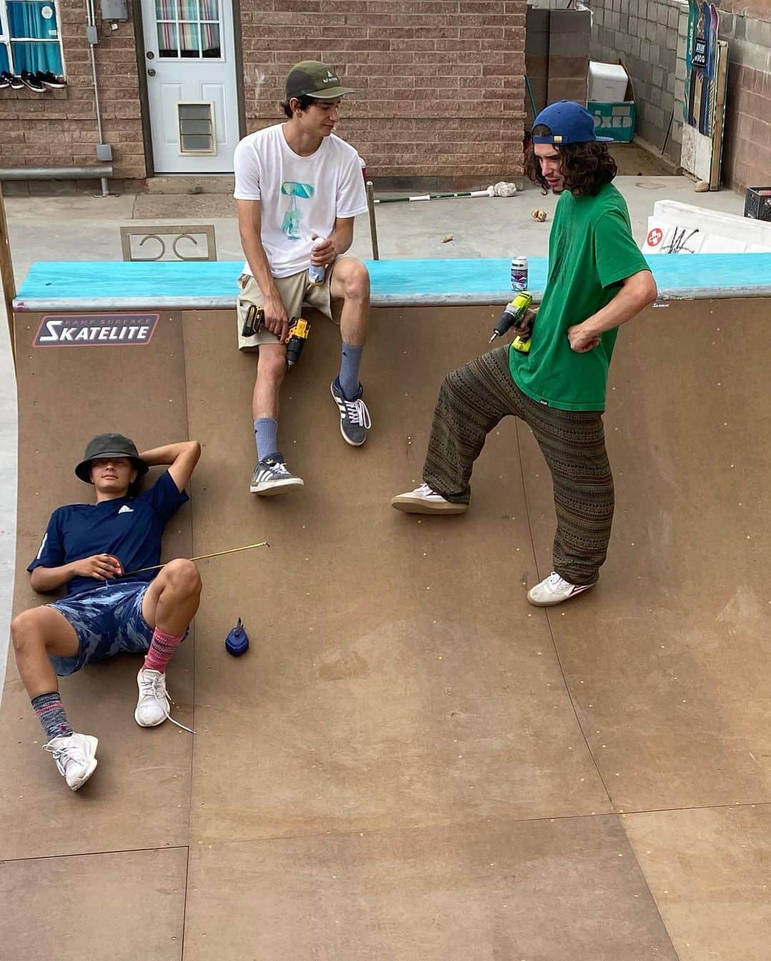 のインスタグラム：「Best project I’ve done with my fam. 💌Thanks to my Dad and the Bro’s  for working with me to complete this 🙌 And thank you @skatelite for making this quality 😈」