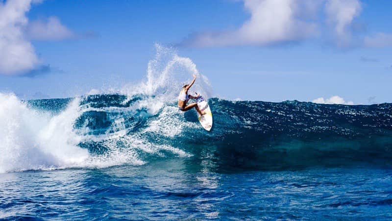 Bethany Hamiltonのインスタグラム：「If the fear of failure wins, then we may never surprise ourself.  @unstoppablethefilm  @lieberfilms 🌊🏄🏼‍♀️ @ripcurl_women @cobianfootwear @nowfoodsofficial」