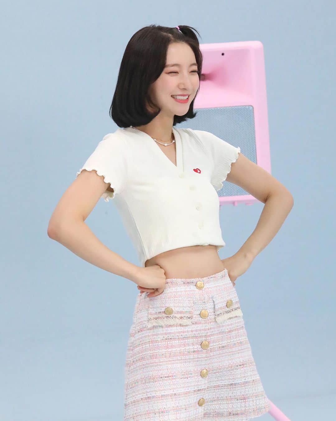ビニのインスタグラム：「[PIC] 200825 오마이걸 행복의 주문을 외워보자! ‘SUPA DUPA’ MV 촬영 현장♥ (출처: WM엔터테인먼트 / 네이버 포스트)⁣ ⁣ OH MY GIRL let’s recite spell of happiness ! ‘SUPA DUPA’ MV behind the scenes filming (Source: WMEntertainment / Naver Post)⁣ ⁣ 🔗 naver.me/G3t6b5qH」