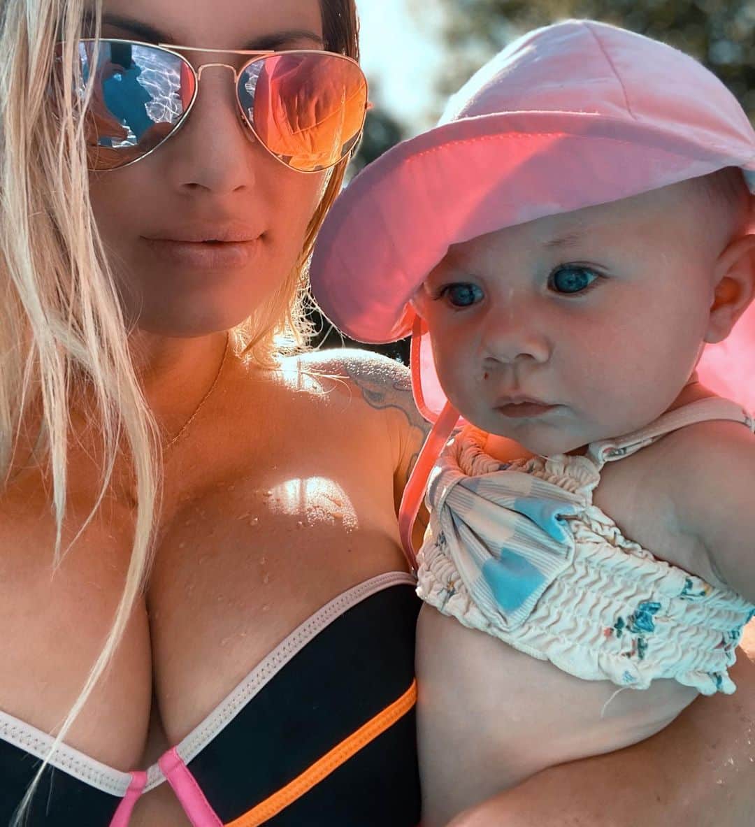 ティーガン・プレスリーのインスタグラム：「My valentine of the summer 🧡 my little mermaid 🧜🏼‍♀️  our first summer 🦩」