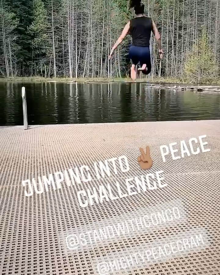 リンジー・モーガンのインスタグラム：「Jumping into secret lakes fully clothed for the JUMP INTO PEACE IMPACT CHALLENGE!!  Thank you for nominating me @jessicasipos . . . The jump into peace challenge is created by: @mightypeacegram @standwiththecongo @mailaikadrc  Learn more about the work they’re doing by clicking on their tags! . . . I feel peace from my friends, my love (hi Shaun), God’s grace, meditation, a good work out and being creative ✨ . . . Today, I’m challenging @bethanybrown @tasyateles @shaun_sipos @emilybett @sachinsahel @jessicanoelleharmon @luisadoliveira @chelseyreist (you got double nominated Jess ;)) and @ericacerra to jump into peace ☮️ me!  . . . And I challenge you too! Tag me & @standwiththecongo @mightypeacegram if you do! To play: -SHARE what brings you peace  -CHALLENGE 5 or more friends who bring you peace to jump into peace with ya -JUMP into a body of water (lake, ocean, bathtub, bucket) with your clothes on. -POST your video and shift into peace ✌🏽✨」