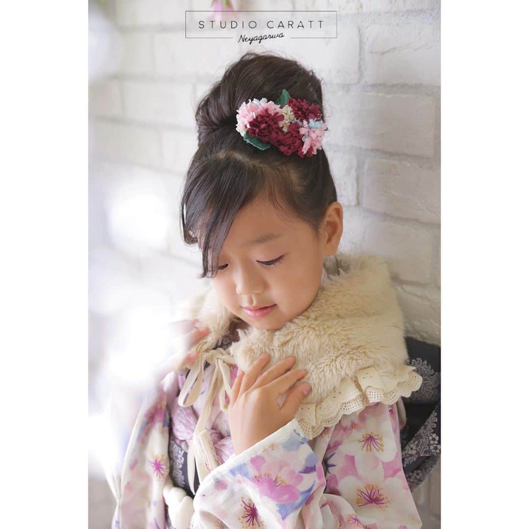 のインスタグラム：「. . 大人っぽい #jillstuart の着物がとてもお似合いでした🩰♡ #7歳 #着物 . . #スタジオキャラット #スタジオキャラット寝屋川 #スタジオキャラット寝屋川 #キャラット #キャラット寝屋川 #キャラット寝屋川店 #フォトスタジオ #キッズスタジオ #キッズフォトスタジオ #フォトスタジオ大阪 #関西ママ #女の子ママ #七五三 #七五三着物 #七五三前撮り #七五三フォト #七五三撮影 #七五三ヘア #753 #七五三レンタル #着物レンタル #ヘアアレンジ #ファインダー越しの私の世界 #フィルター越しの私の世界 #カメラのある生活 #カメラ好きな人と繋がりたい #おしゃれさんと繋がりたい」