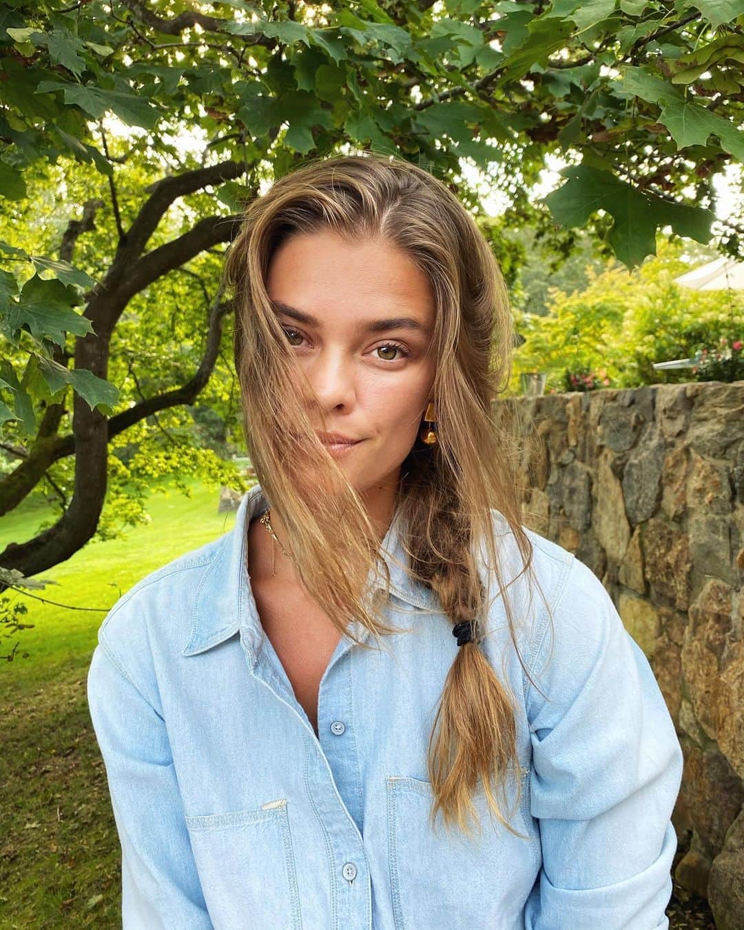 ニーナ・アグダルのインスタグラム：「So it’s Labor Day but in my head it kinda just felt like Monday. Am I alone in this? Regardless happy LDW y’all 💙」