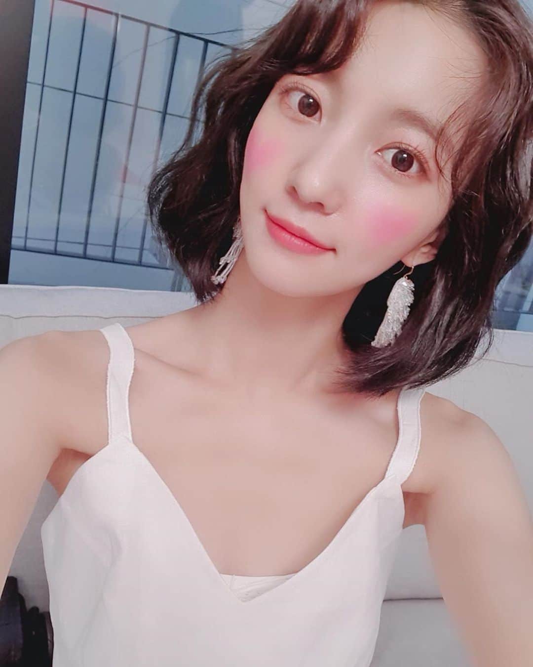 ビニのインスタグラム：「200827 Oh My Girl 공식 인스타그램 (Instagram Update)⁣ #비니selca⁣ ⁣ # INDEED 두근두근하뜨💜⁣ ⁣ # INDEED (pounding) (pounding) heart💜」
