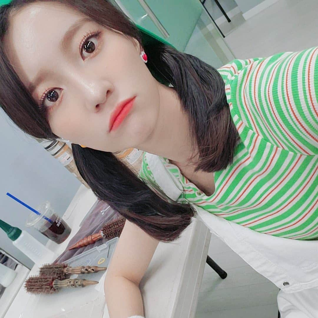 ビニさんのインスタグラム写真 - (ビニInstagram)「200905 오마이걸 공식 트위터 (OH MY GIRL Twitter Update)⁣ #비니selca⁣ ⁣ # HelloWM 😘 좋았으면 소리질러!!!! # 비니 # 크리들 # 보고싶었어윱💜⁣ ⁣ # HelloWM 😘 If you liked it, make some noise!!!! # Binnie # Keuries # IMissedYoob💜⁣ (eng trans by @ _OMG_tweets on twitter)⁣ ⁣ # HelloWM 😘 よかったら叫べ!!!! # ビニ # ミラクル # 会いたかったですっ💜」9月8日 8時11分 - ohmygirlbinnie