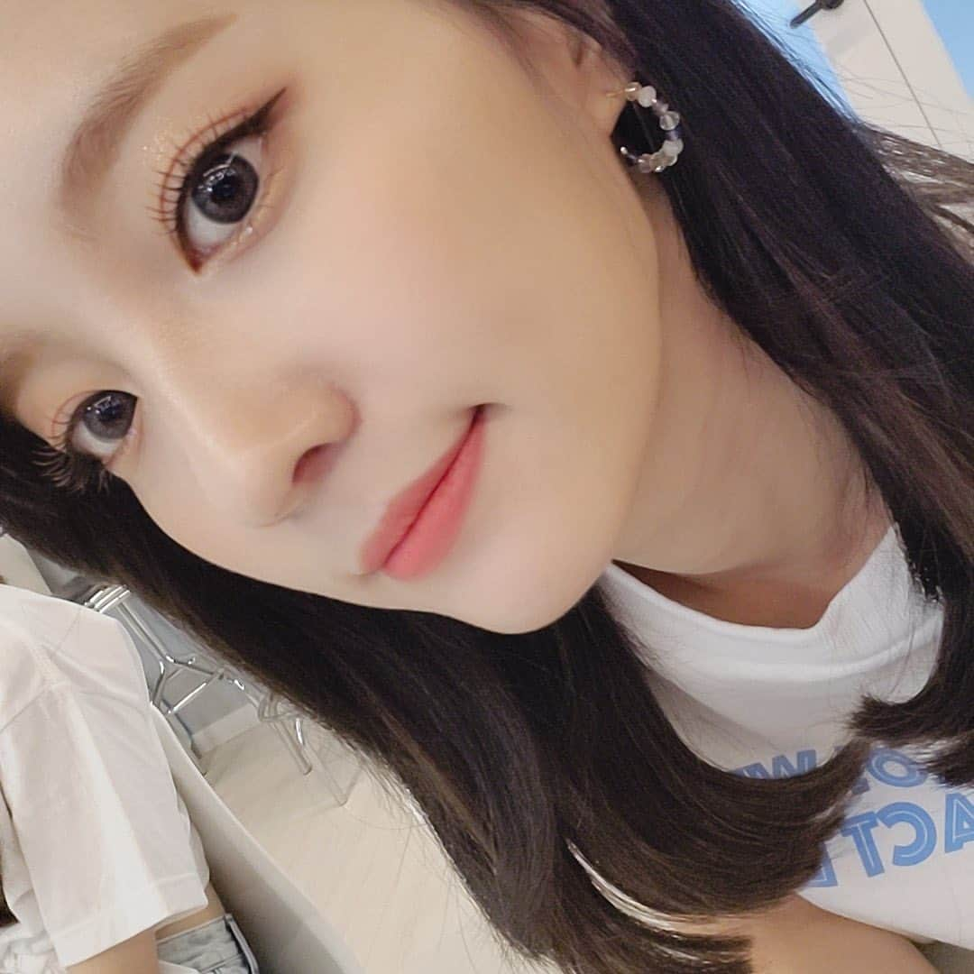 ビニさんのインスタグラム写真 - (ビニInstagram)「200905 오마이걸 공식 트위터 (OH MY GIRL Twitter Update)⁣ #비니selca⁣ ⁣ # HelloWM 😘 좋았으면 소리질러!!!! # 비니 # 크리들 # 보고싶었어윱💜⁣ ⁣ # HelloWM 😘 If you liked it, make some noise!!!! # Binnie # Keuries # IMissedYoob💜⁣ (eng trans by @ _OMG_tweets on twitter)⁣ ⁣ # HelloWM 😘 よかったら叫べ!!!! # ビニ # ミラクル # 会いたかったですっ💜」9月8日 8時11分 - ohmygirlbinnie