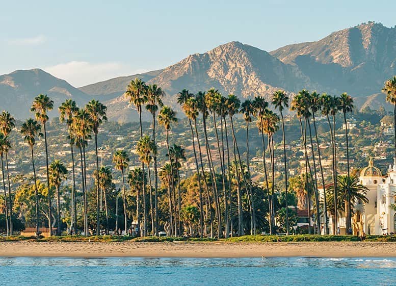 シービーズのインスタグラム：「We want to take today to thank our Santa Barbara community of essential workers and first responders who are helping us get through this time.⁣ ⁣⁣ ⁣Be sure to thank the individuals in your own community who scan your groceries, make your coffee, and deliver your mail today and every day.⁣ ⁣⁣ ⁣📸: @posesawkwardly」