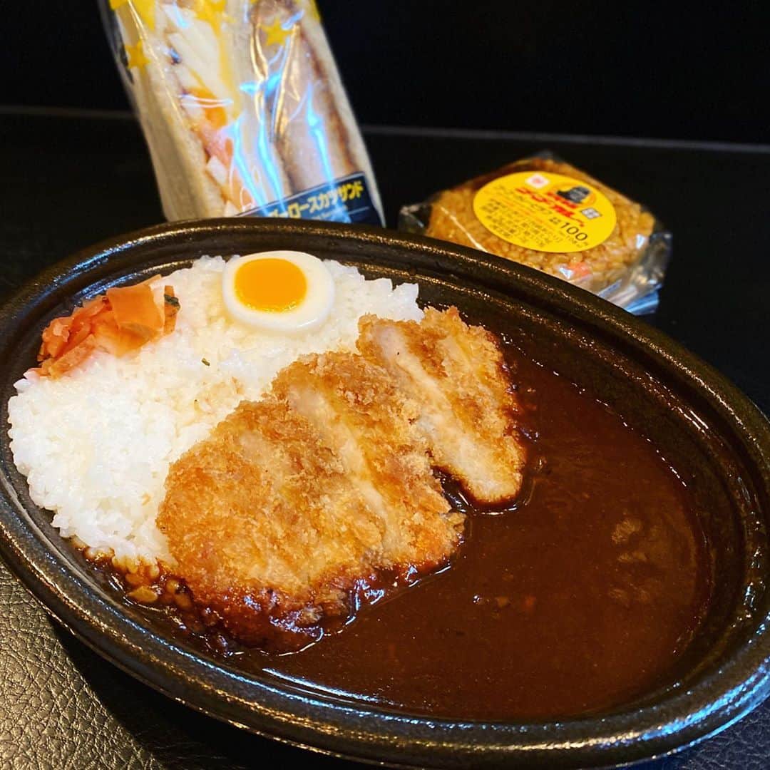 ゴーゴーカレーのインスタグラム：「ミニストップでゴーゴーカレー監修メニューが公表です‼️ ありがとうゴーゴーざいます‼️‬ ➡️ゴーゴーロースかつカレー ➡️ゴーゴーカレー焼きそば ➡️ゴーゴーカレーピラフ ➡️ゴーゴーロースカツサンド ➡️ゴーゴーカレーコロッケ  どれも最高に美味しくしあがっています！スパイスのパワーで暑さ知らず‼️‬ ミニストップへゴーゴー🦍🦍🦍🦍🦍  . .  #ゴーゴーカレー #curry #金沢グルメ #japanese #お得 #gogocurry #カレー #カレーを華麗にいただきます #お取り寄せ #日本 #japan #金沢カレー #金沢 #石川 #カレー部 #カツカレー #揚げ物 #foodstagram #写真好き #カツカレー #yummy #サービス #食べ歩き 　#ミニストップ　#コンビニ　#コンビニグルメ」