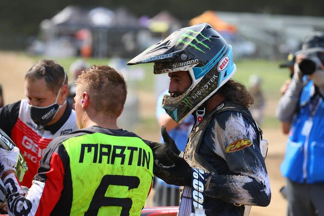 Racer X Onlineさんのインスタグラム写真 - (Racer X OnlineInstagram)「Title contenders @DylanFerrandis and @JeremyMartin6 exchanged words of their first moto incident at the podium. 🤝 @ProMotocross」9月8日 8時30分 - racerxonline