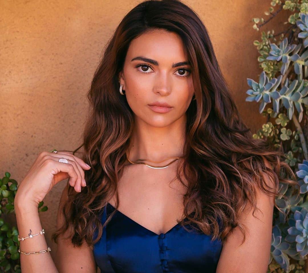 キラ・サントーロのインスタグラム：「Some shots from the @houseof1975jewelry lookbook 💎」