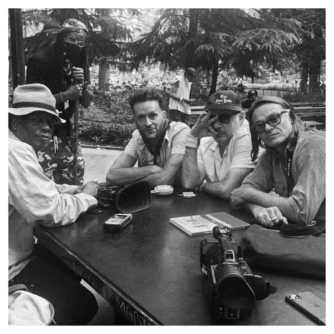 マリオ・ソレンティさんのインスタグラム写真 - (マリオ・ソレンティInstagram)「Got a chance to hang with these old school NYC legends yesterday and talk about #DannyLyon and how he inspired us as young photographers. His commitment to social justice and shining a light on what is essential in our growth as human beings and artists. If you don’t know his work you should check it out!!!  Thank you #NemoLibrizzi, #RickyPowell, #BarronClaiborne for an epic day! It’s rare these days, to get the chance sit around and talk about what you love and what has inspired us. #OneLove #washingtonsquarepark #NYC #GFMulaBand」9月8日 9時07分 - mario_sorrenti