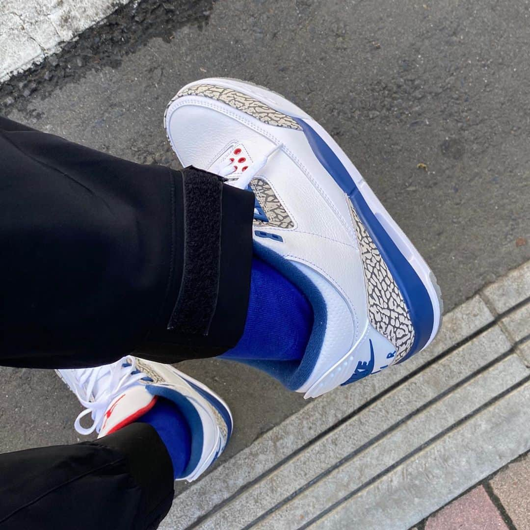 谷正人のインスタグラム：「今日はおもちゃみたいなスニーカー。 #aj3 #airjordan3 #nike」