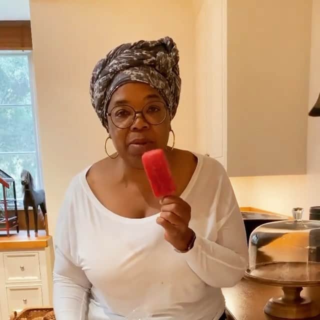 のインスタグラム：「This was our big treat EVERY DAY this summer. Thanks to @zairah. Hate to see the end of summer and homemade popsicles.」