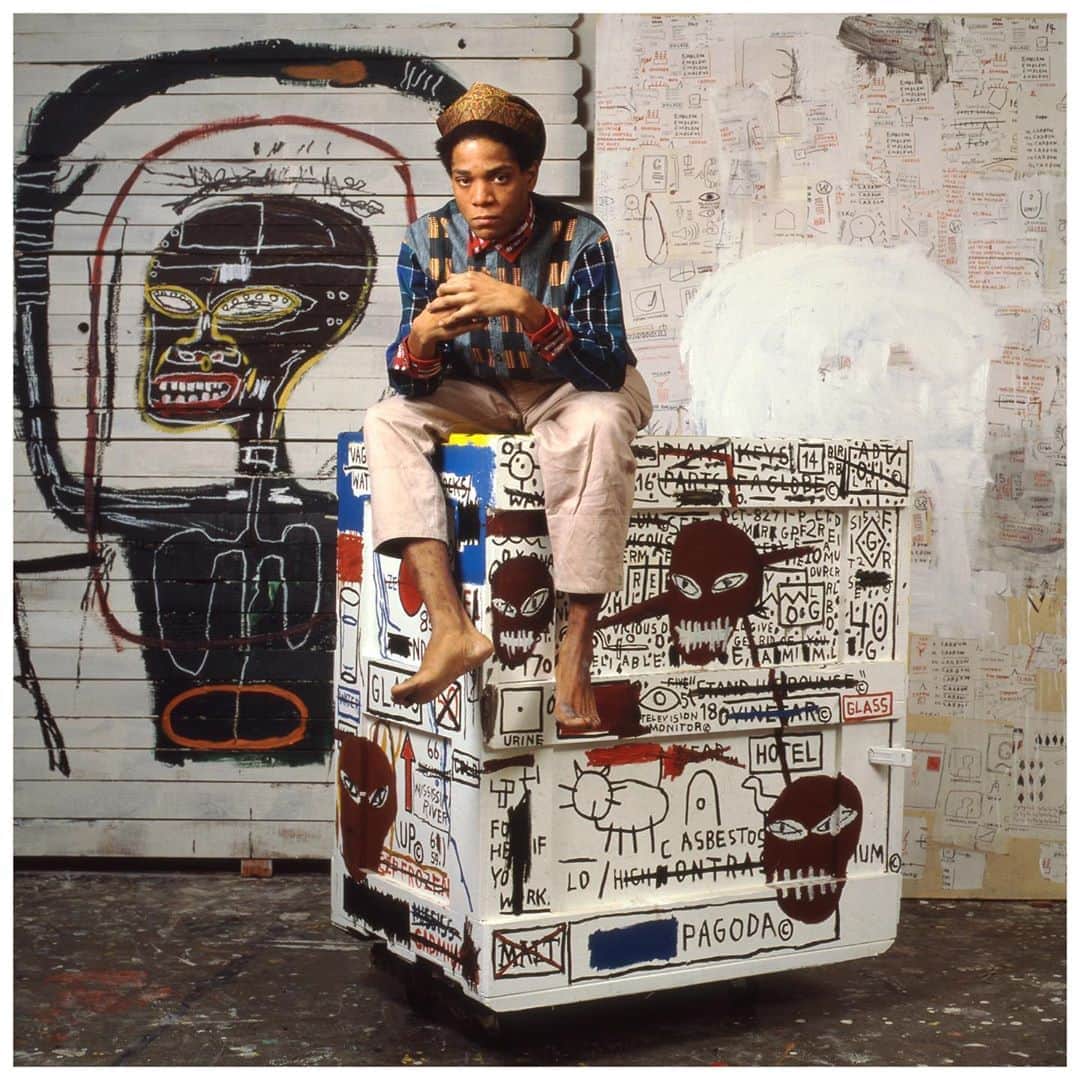コーチさんのインスタグラム写真 - (コーチInstagram)「“I’m not an elitist but an autodidact who would like to be a part of the family of artists,” said Jean-Michel Basquiat, pictured here in his NYC workshop in 1984. That spirit continues to this day. Check back tomorrow as the #CoachFamily introduces #CoachxBasquiat—our special collection celebrating the artist's revolutionary work. #JeanMichelBasquiat #coachny」9月8日 9時24分 - coach