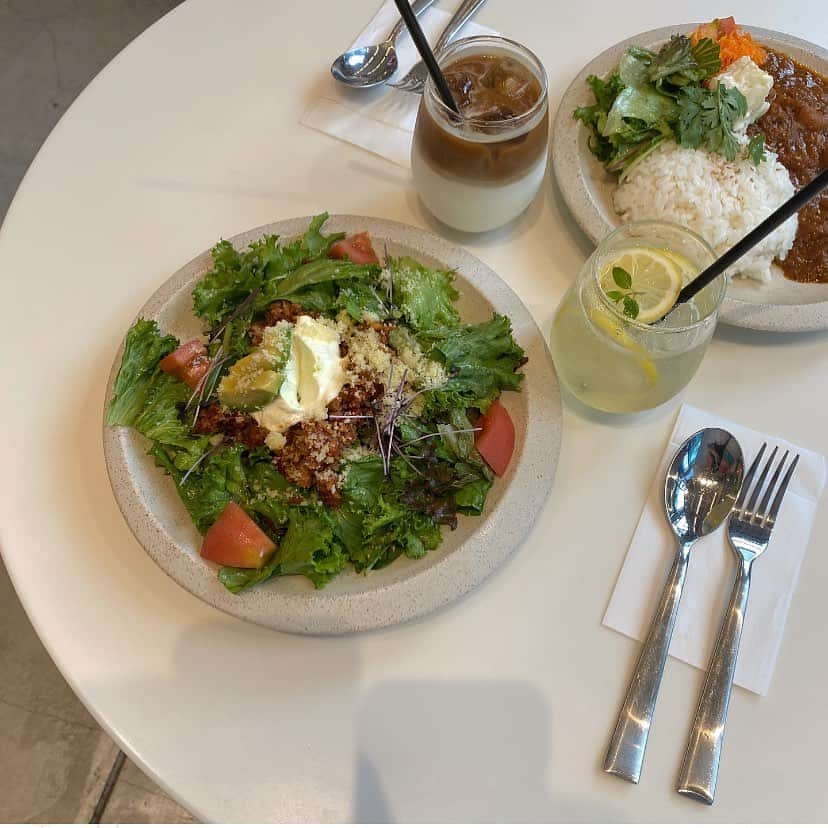 のインスタグラム：「ㅤㅤㅤㅤㅤㅤㅤㅤㅤㅤㅤㅤㅤ ㅤㅤㅤㅤㅤㅤㅤㅤㅤㅤㅤㅤㅤ 前から気になっていた @wework 🍽🌿 クリームチーズが大好きやから 迷わずタコライスにした🧀🍅🥑 あみみが食べてたカレーも美味しそうやったな〜♡ ㅤㅤㅤㅤㅤㅤㅤㅤㅤㅤㅤㅤㅤ ㅤㅤㅤㅤㅤㅤㅤㅤㅤㅤㅤㅤㅤ #wework #原宿ランチ #タコライス #佳菜ログ #あみちわ ㅤㅤㅤㅤㅤㅤㅤㅤㅤㅤㅤㅤㅤ」