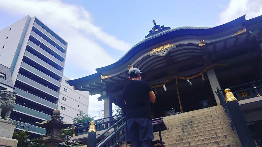 高井俊彦さんのインスタグラム写真 - (高井俊彦Instagram)「おはよう☀ 本日から再開‼️ 大阪早朝パワースポットウォーキング✨ #サムハラ神社  #坐摩神社 #難波神社 いっぱいパワーもらってきたのでみんなにも届け〜🙌🙌🙌 今朝のお供ソングは #ジ白川バンド  #向日葵 #ETキング #愛しい人へ  #BOOWY #onlyyou  #ウルフルズ #サムライソウル  #サンボマスター  #世界をかえさせておくれよ 🎶」9月8日 9時34分 - takai_toshihiko