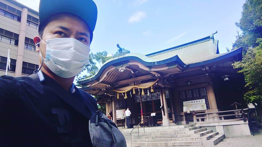 高井俊彦さんのインスタグラム写真 - (高井俊彦Instagram)「おはよう☀ 本日から再開‼️ 大阪早朝パワースポットウォーキング✨ #サムハラ神社  #坐摩神社 #難波神社 いっぱいパワーもらってきたのでみんなにも届け〜🙌🙌🙌 今朝のお供ソングは #ジ白川バンド  #向日葵 #ETキング #愛しい人へ  #BOOWY #onlyyou  #ウルフルズ #サムライソウル  #サンボマスター  #世界をかえさせておくれよ 🎶」9月8日 9時34分 - takai_toshihiko