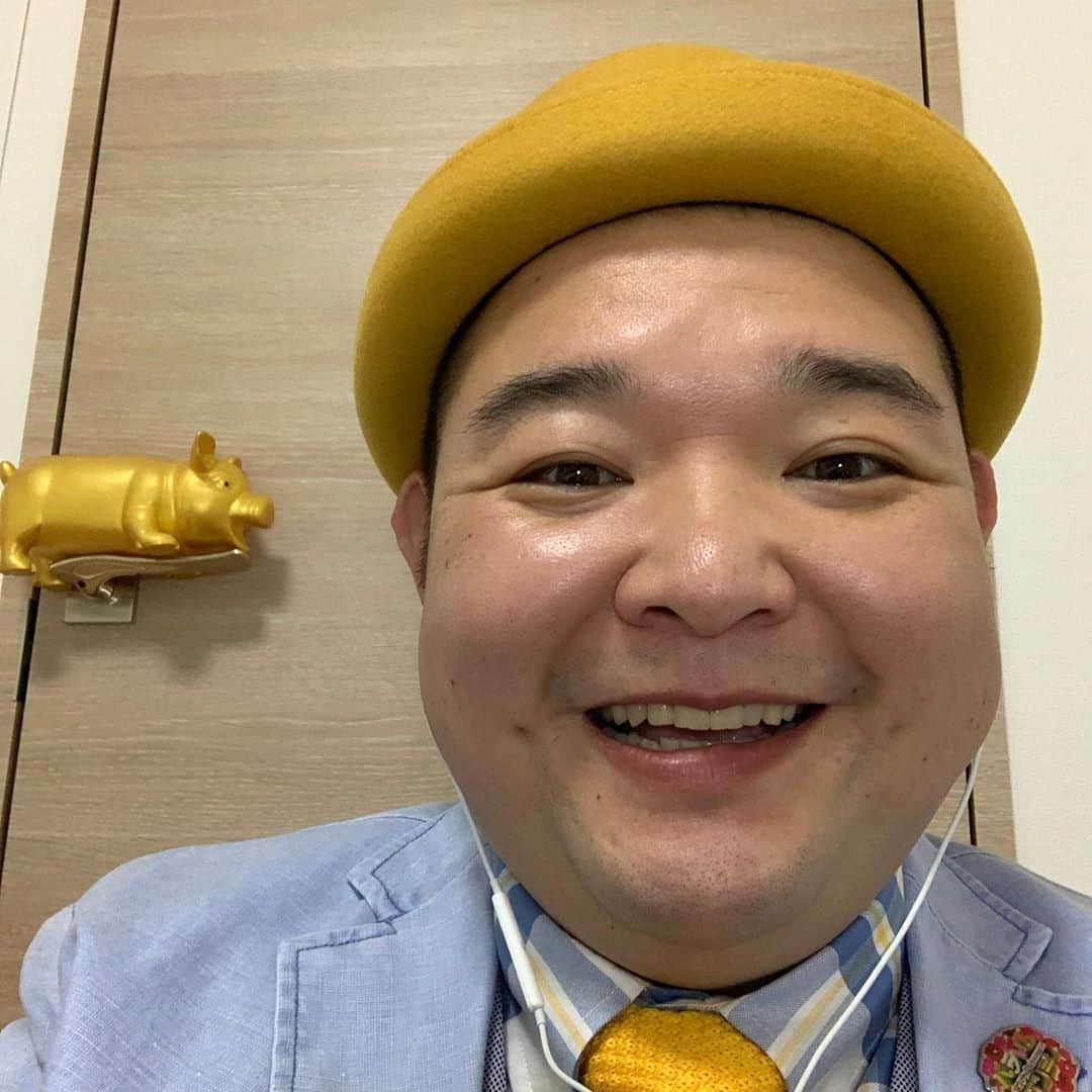 内山信二のインスタグラム：「これからバラダン🌹  観てね〜‼️  #バラダン #バラいろダンディ #内山信二」