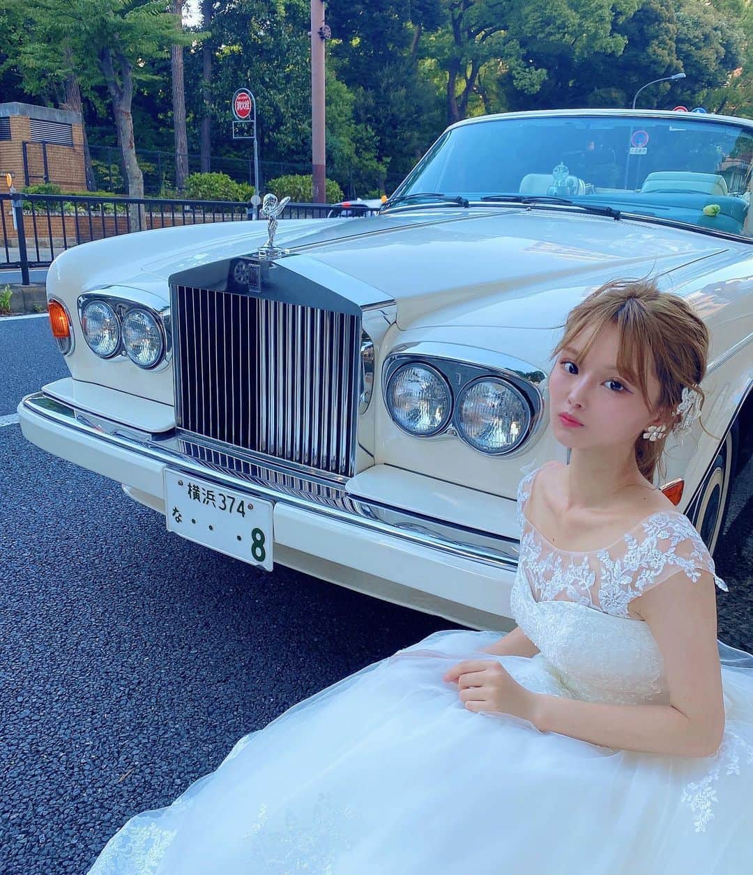 吉田恵美さんのインスタグラム写真 - (吉田恵美Instagram)「ロールスロイス乗って 風浴びまくったら  自分の結婚式はどうしようかなーって考えてしまった💍  #ロールスロイス #オープンカー #スポーツカー」9月8日 20時55分 - _yoshida_megumi