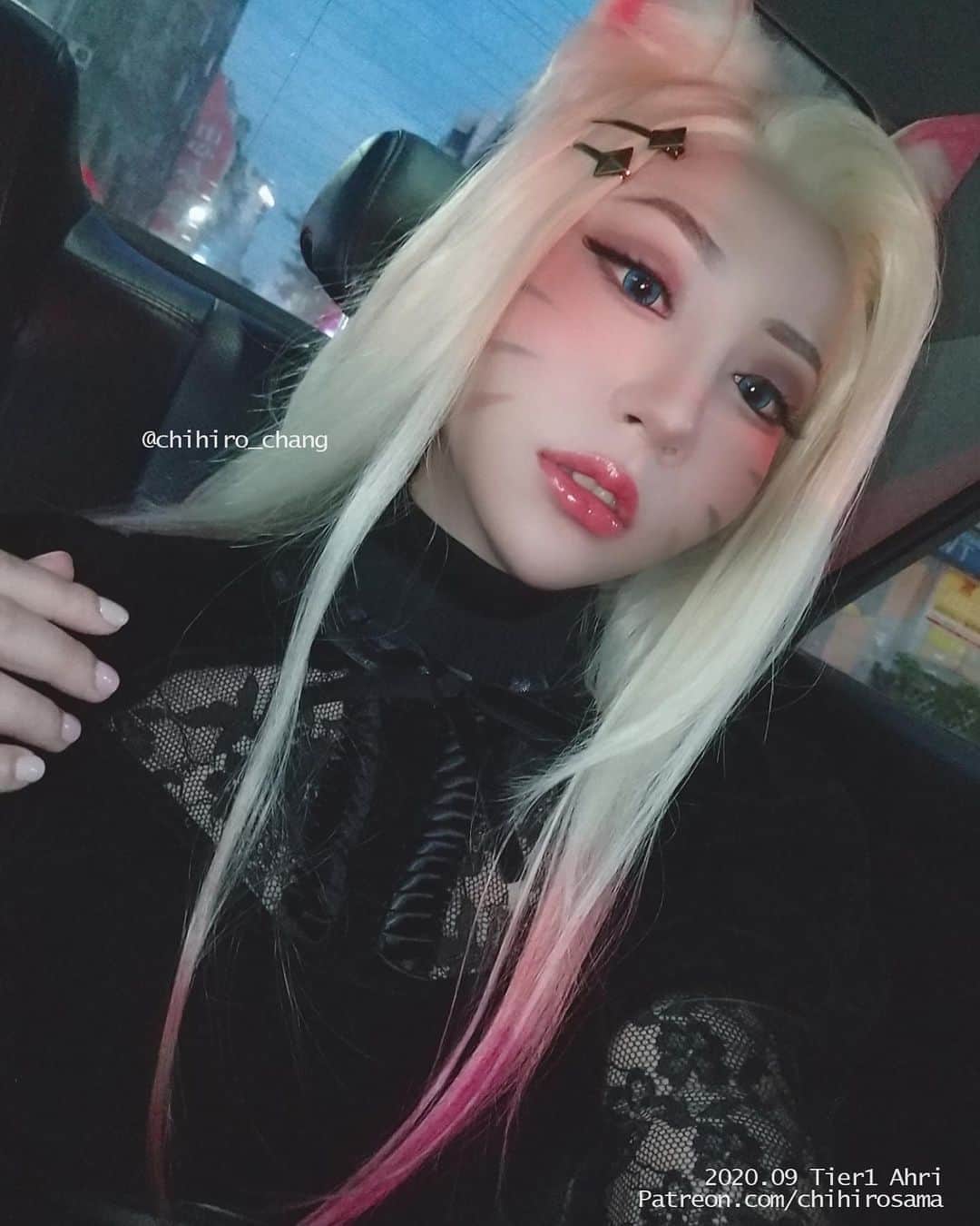 千尋のインスタグラム：「再發一張阿璃🥰🥰🥰🥰 好久沒出了🥺🥺🥺喜歡請留言嗷嗷  耳朵訂製 @sobirealisticears   #KDA #AHRI #THEBADDEST #PRERELEASEOUTFIT #kdacosplay #coplaygirl #ahricosplay #leagueoflegends Legends」