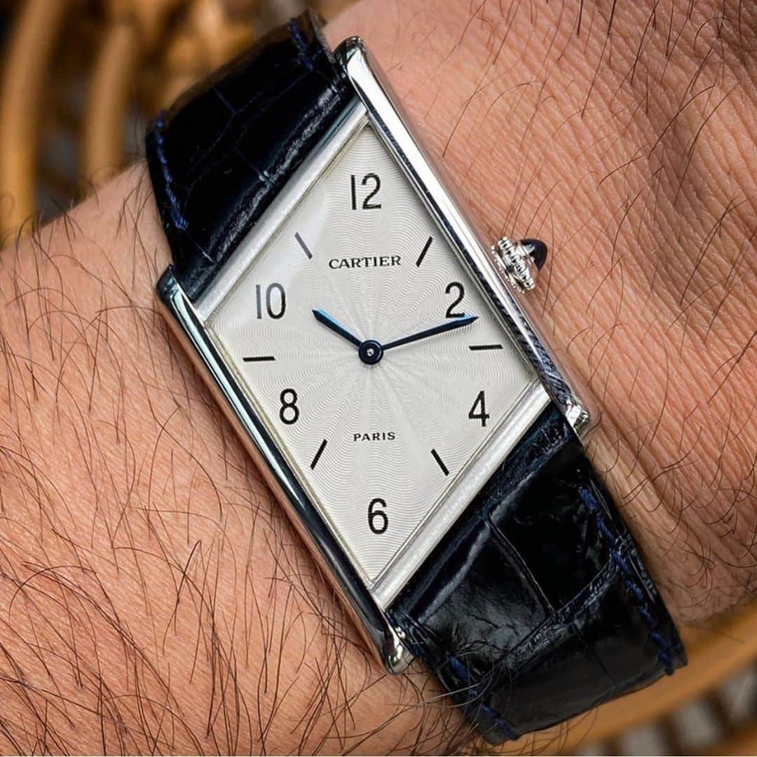 WATCHMANIAさんのインスタグラム写真 - (WATCHMANIAInstagram)「@chasingcartier Tank Asymétrique in platinum, limited edition of 100 pieces.  @timelessclassicwatch 📸」9月8日 19時31分 - watchmania
