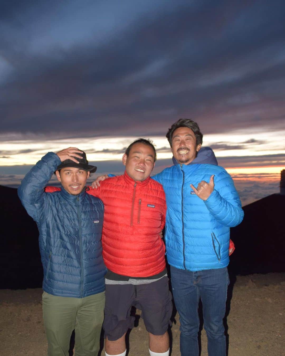 関川良さんのインスタグラム写真 - (関川良Instagram)「Two of my essentials. #maunakea #brothers #hawaii #patagonia #welovepatagonia」9月8日 19時32分 - ryosekikawa